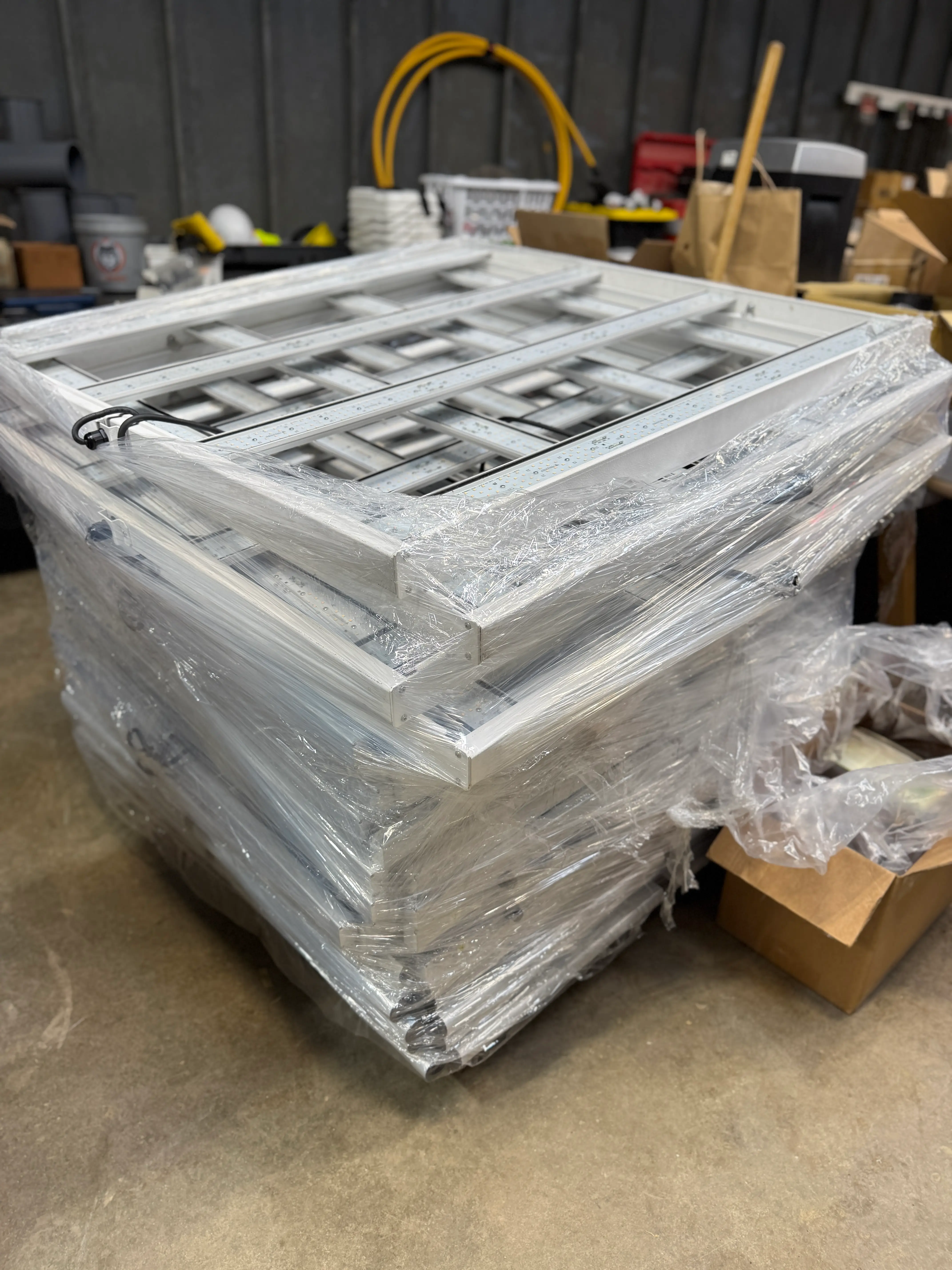 Pallet of (~12) RapidGrow LED by Visionaire Lighting Commercial Horticulture LED Grow Fixtures with Inventronics Drivers