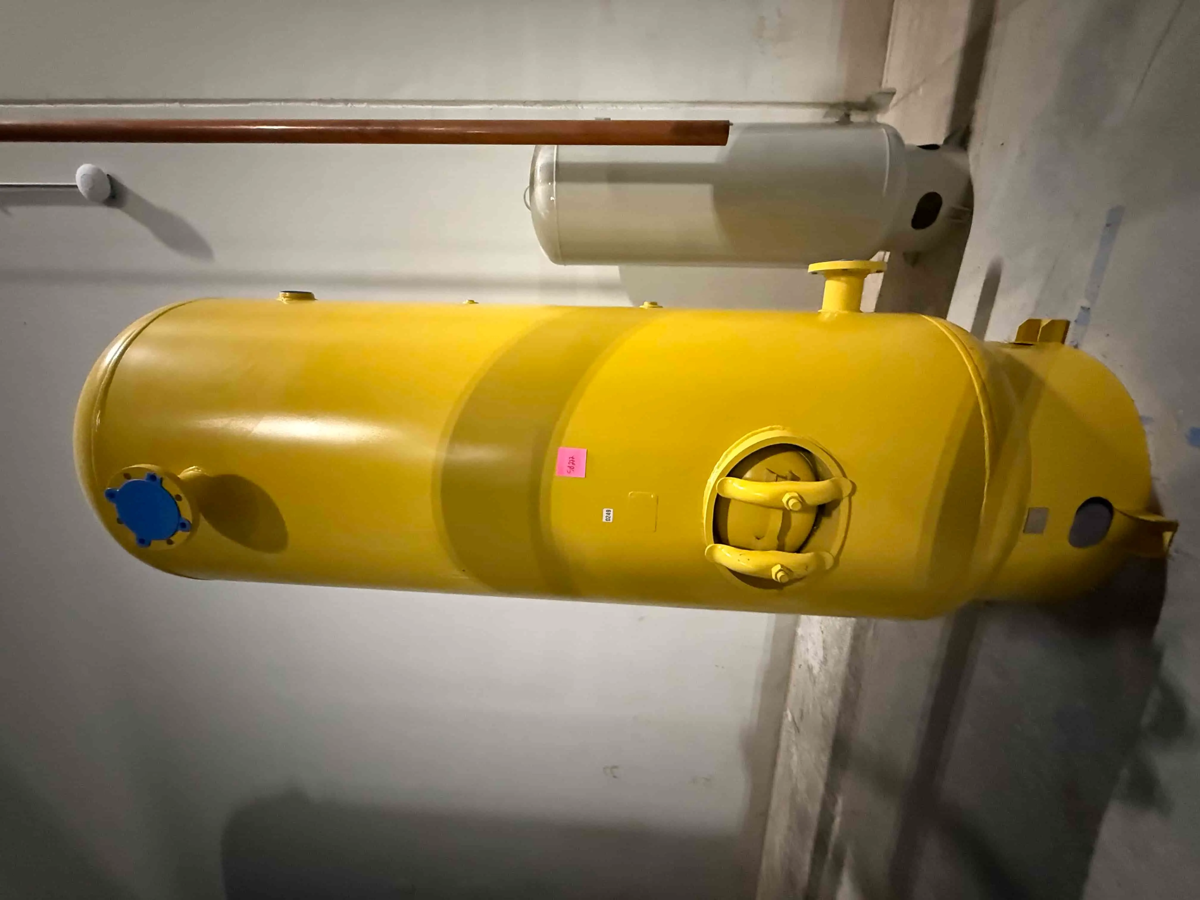 Vertical Compressed Air Receiver Tank – 200-Gallon Steel Vessel (SN: 2593, Yellow Finish)