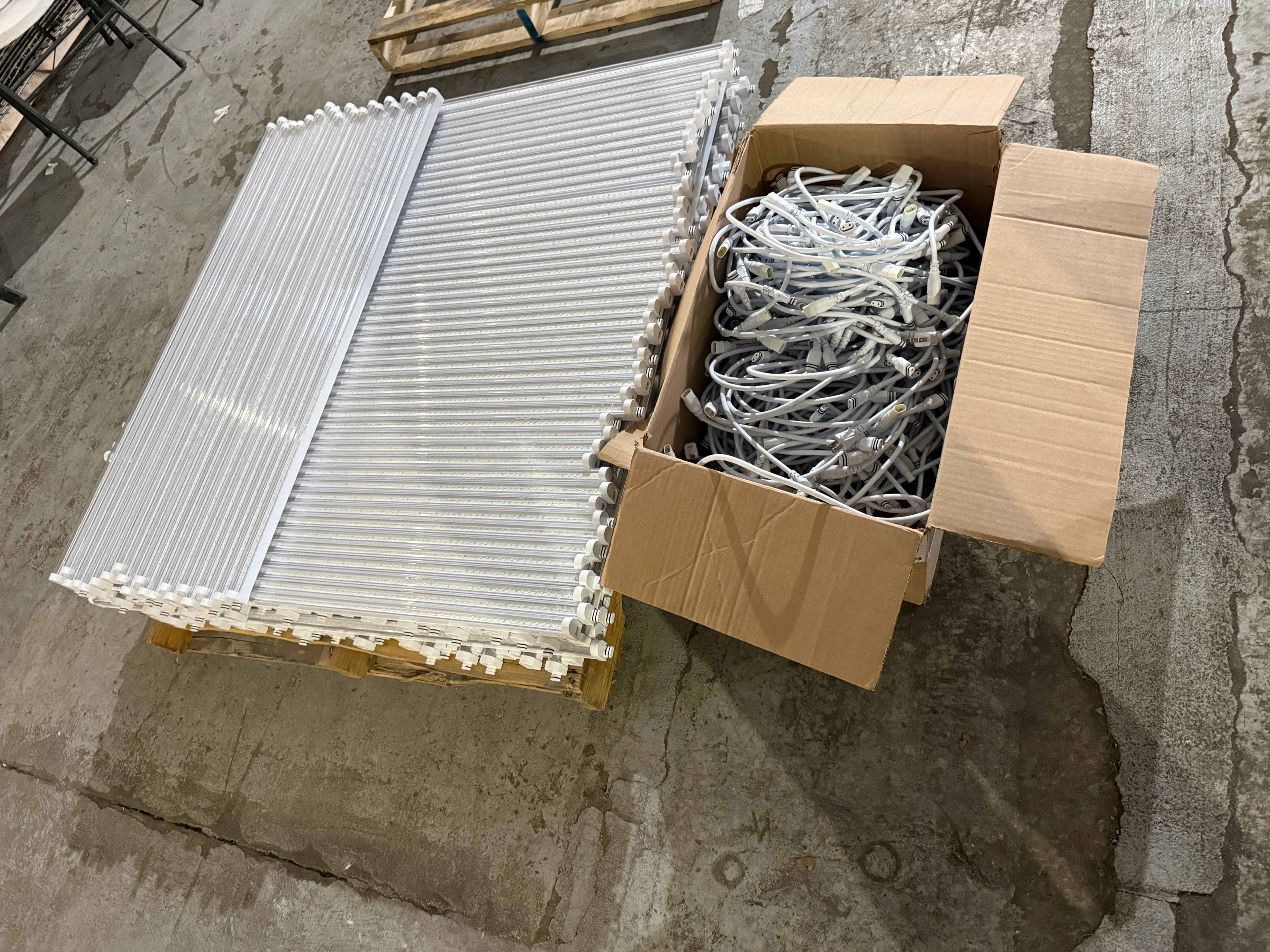 20 Watt LED Grow Light Bars with Cabling Lot of 200
