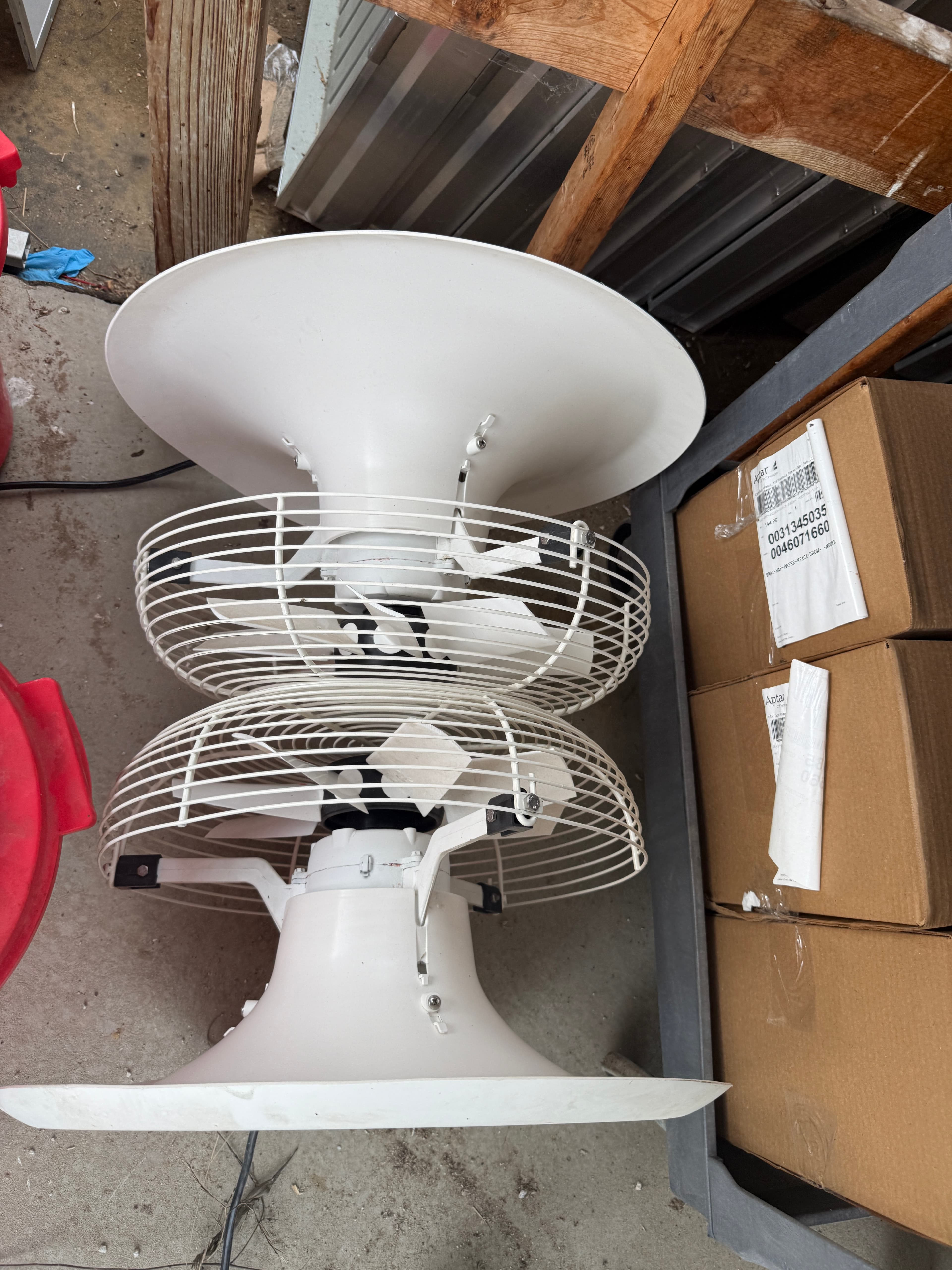Multifan V-Flo Vertical Circulation Fans (16 in, ~3,060 CFM) — Lot