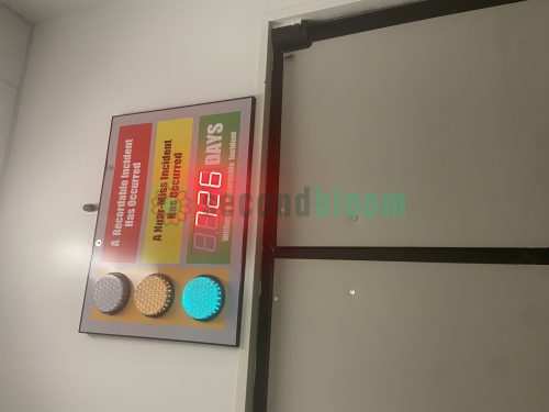 AEROFARMS LOT 120 - Injury Free Days LED Counter Stoplight