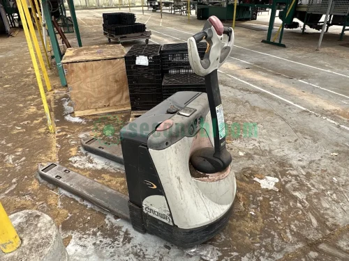 Side view of the Crown WP3035-45 electric pallet jack.