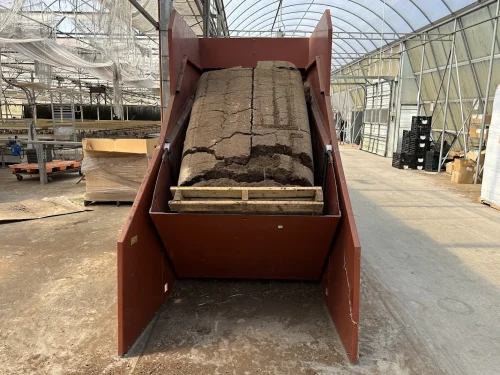 Close-up of the Javo Big-Bale head for efficient substrate dispensing in horticulture.