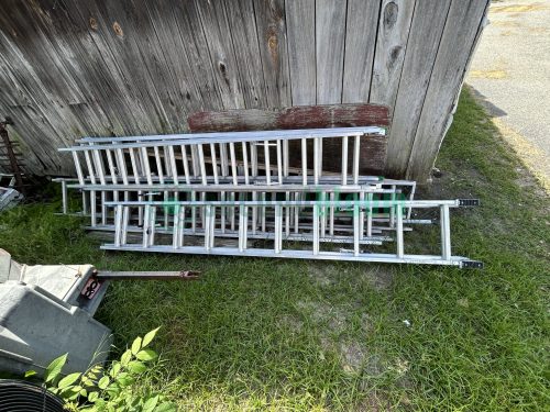 Werner D1220-2 20-foot aluminum extension ladder, suitable for residential and professional use